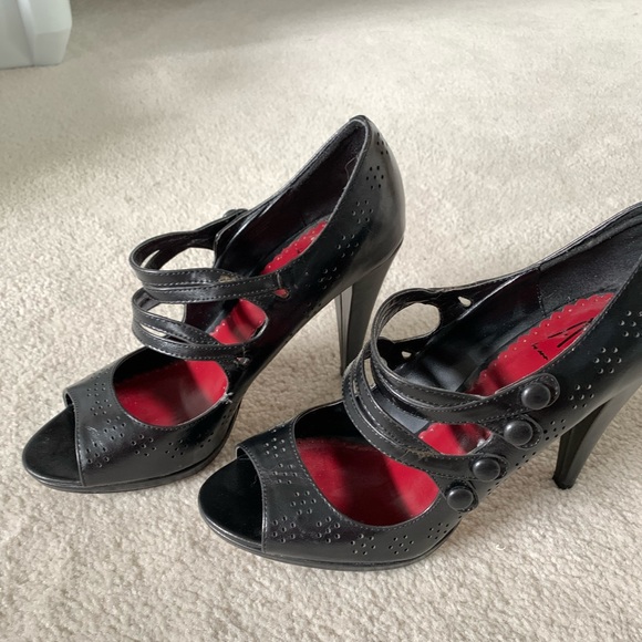 A M Shoes - Black Embossed Open Toe Heels